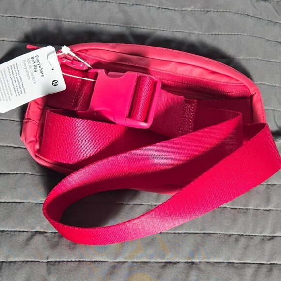 NWT Lululemon Everywhere Belt Bag 1L - Cherry Mist - Picture 4 of 6